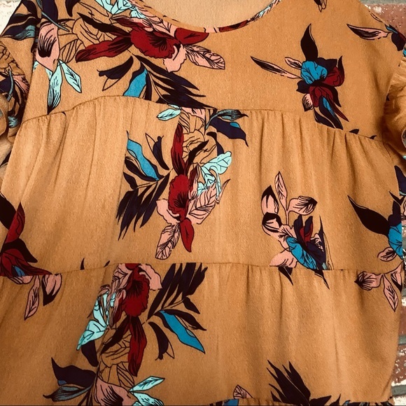 Floral Top - Picture 3 of 4